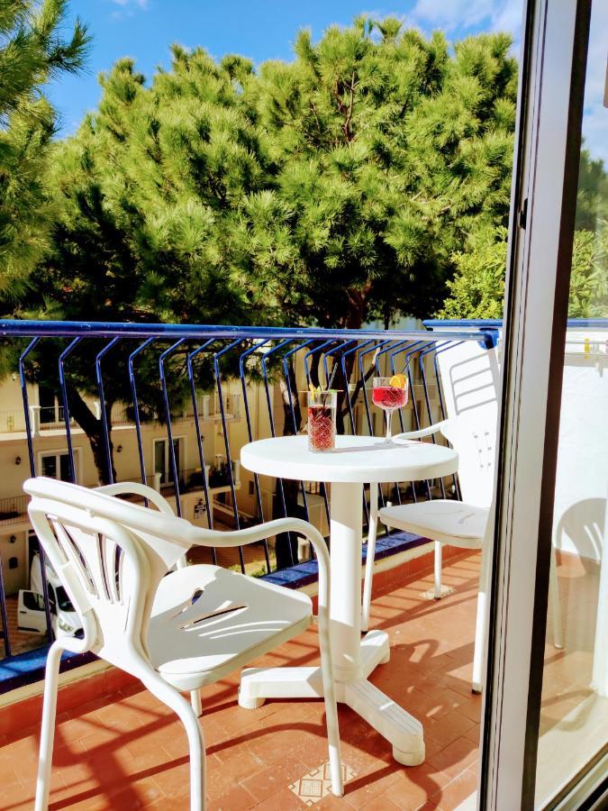 Hotel Adria B&B - Colazione Fino Alle 12 Мисано Адриатико Екстериор снимка