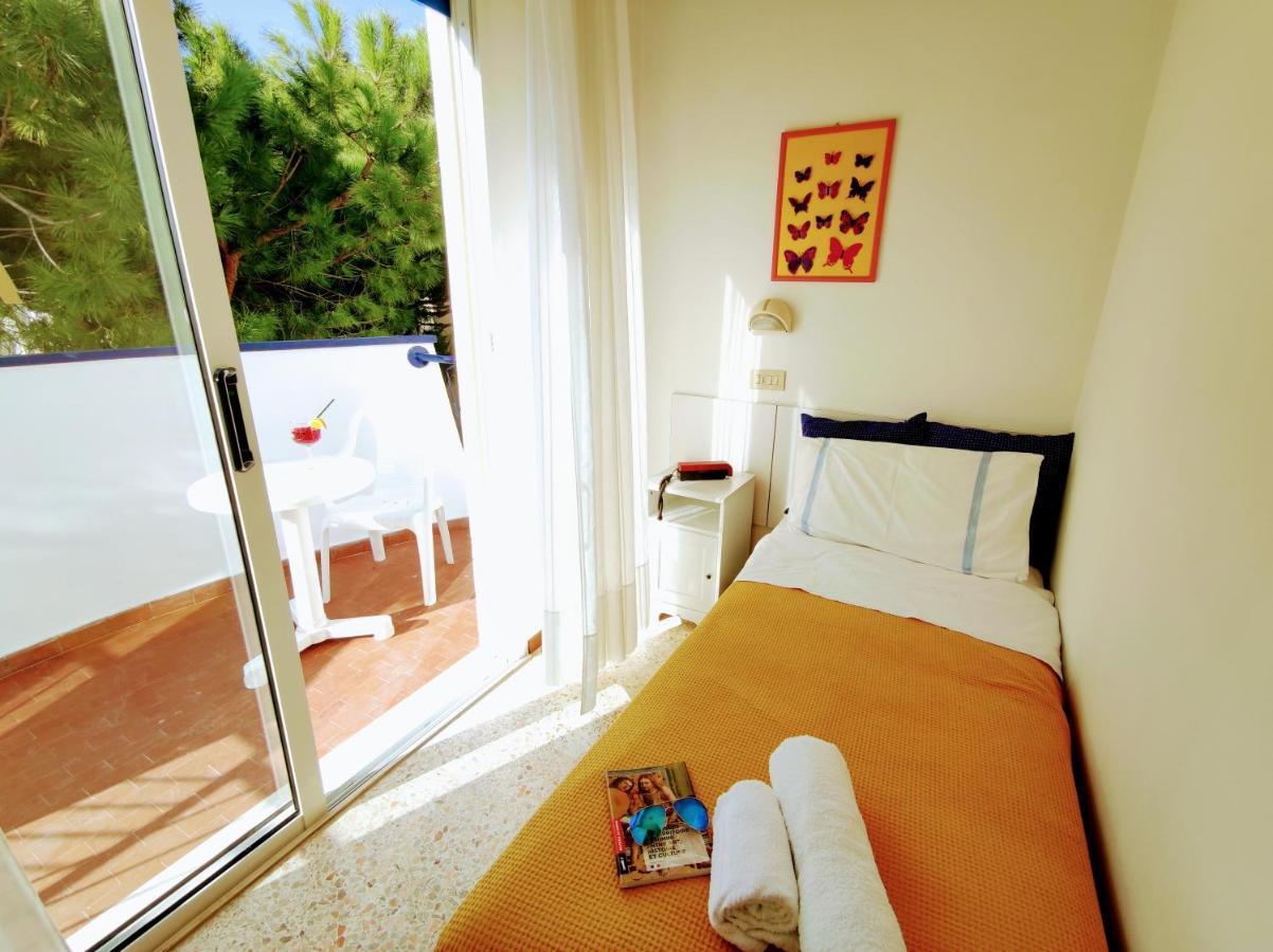 Hotel Adria B&B - Colazione Fino Alle 12 Мисано Адриатико Екстериор снимка