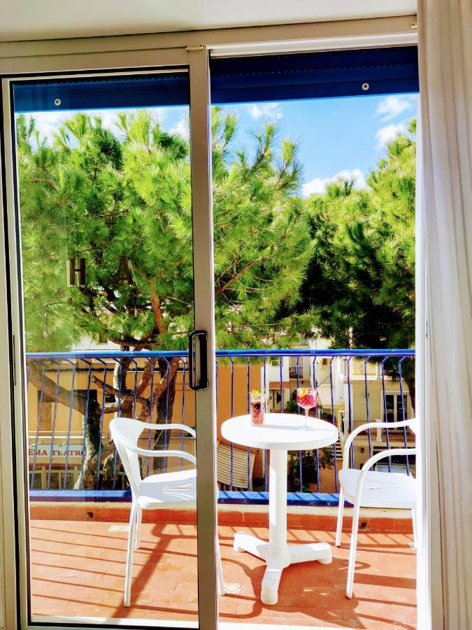Hotel Adria B&B - Colazione Fino Alle 12 Мисано Адриатико Екстериор снимка
