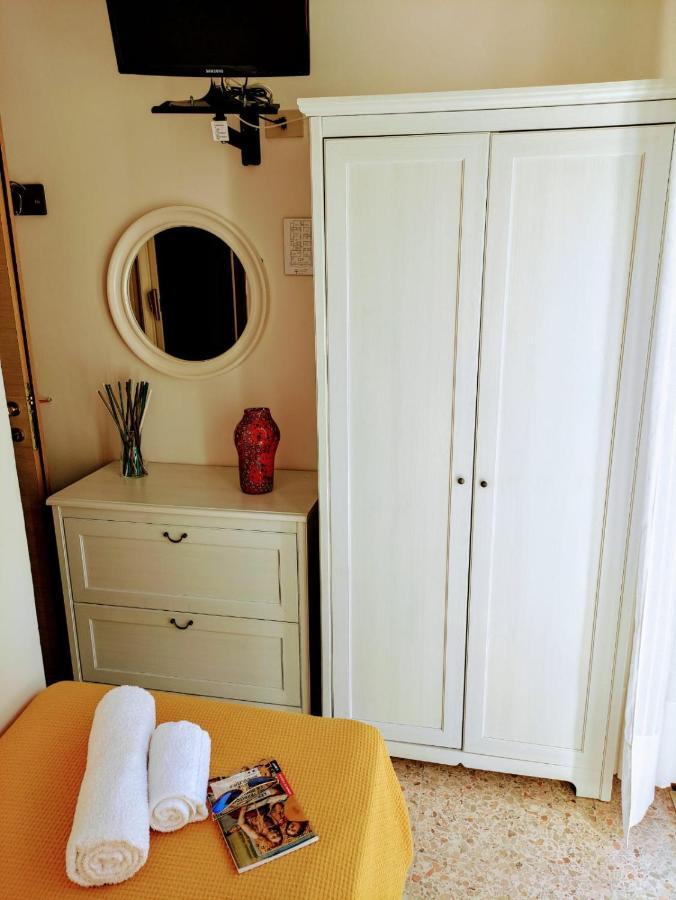 Hotel Adria B&B - Colazione Fino Alle 12 Мисано Адриатико Екстериор снимка