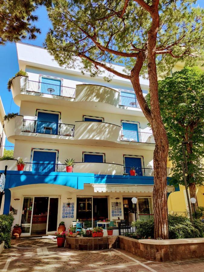 Hotel Adria B&B - Colazione Fino Alle 12 Мисано Адриатико Екстериор снимка