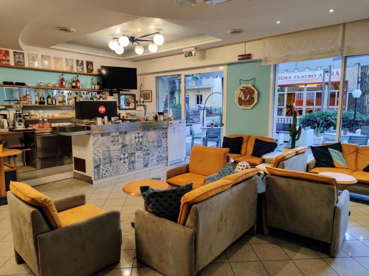 Hotel Adria B&B - Colazione Fino Alle 12 Мисано Адриатико Екстериор снимка