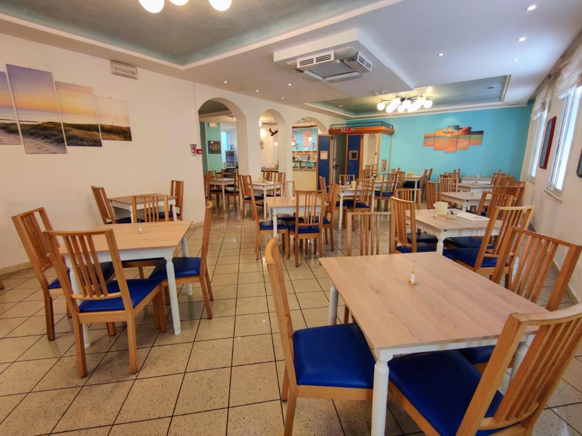 Hotel Adria B&B - Colazione Fino Alle 12 Мисано Адриатико Екстериор снимка