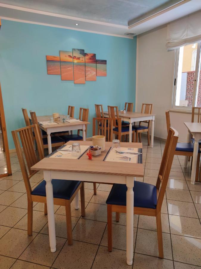 Hotel Adria B&B - Colazione Fino Alle 12 Мисано Адриатико Екстериор снимка