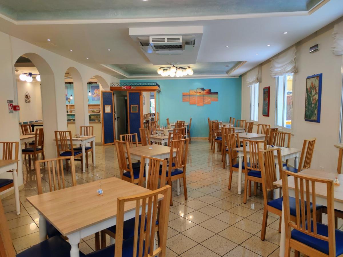 Hotel Adria B&B - Colazione Fino Alle 12 Мисано Адриатико Екстериор снимка