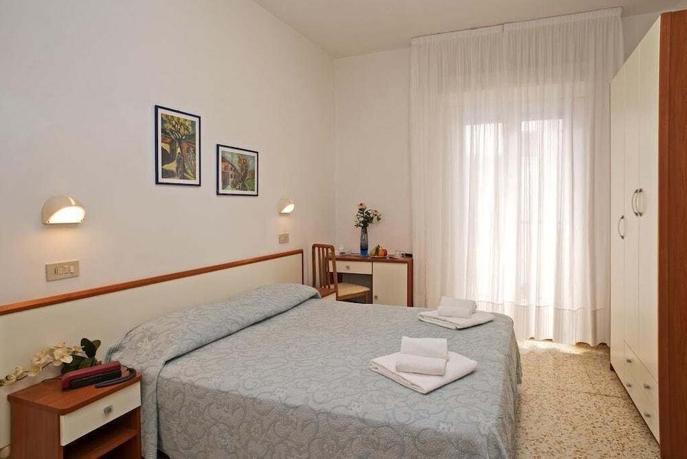 Hotel Adria B&B - Colazione Fino Alle 12 Мисано Адриатико Екстериор снимка