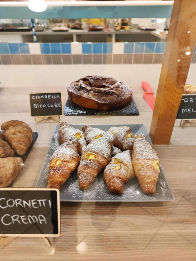 Hotel Adria B&B - Colazione Fino Alle 12 Мисано Адриатико Екстериор снимка