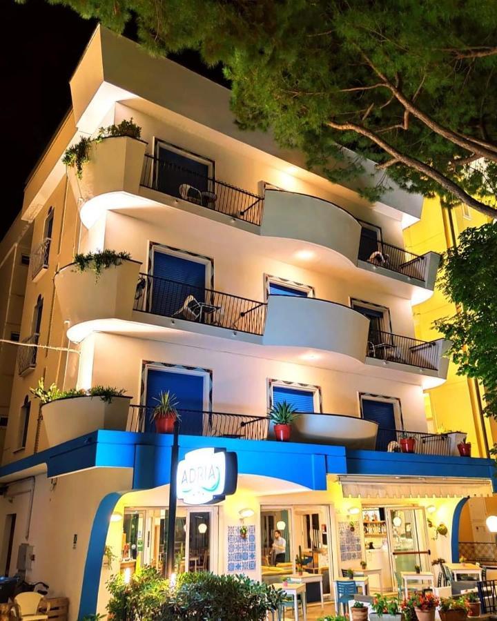 Hotel Adria B&B - Colazione Fino Alle 12 Мисано Адриатико Екстериор снимка